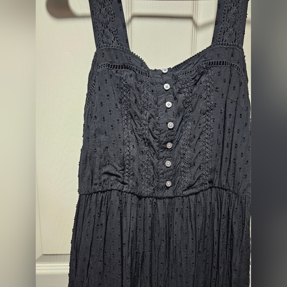 LOFT Black Sleeveless Eyelet Midi Dress - Size 4 - Picture 3 of 6